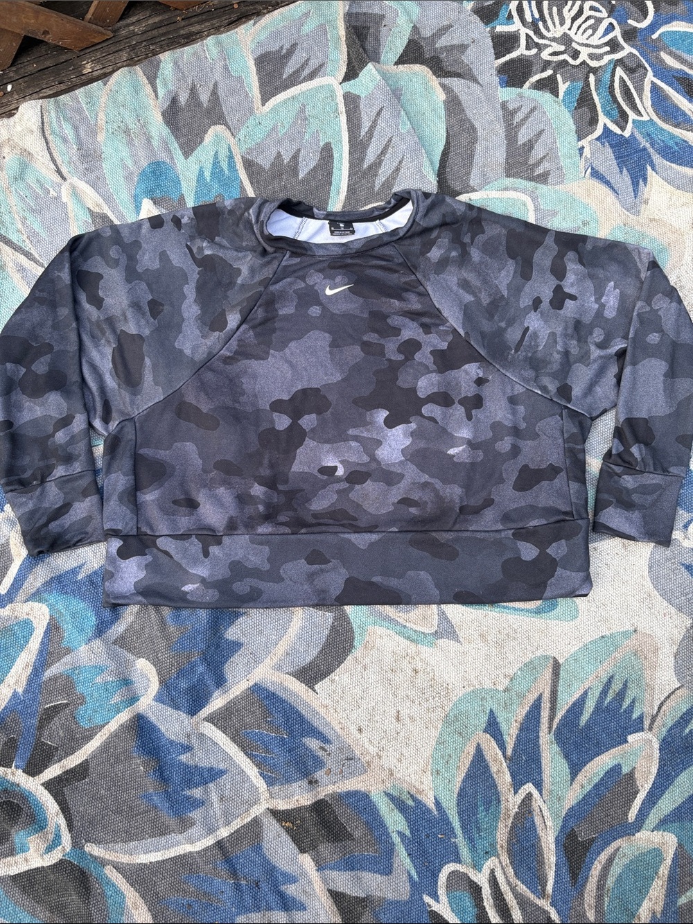 Nike Black & Gray Camo Cropped Pullover- xl